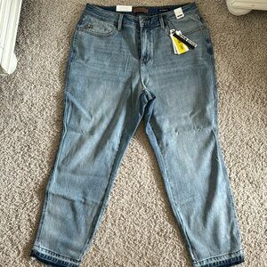 Judy Blue Women's Light Wash Relaxed Boyfriend Jeans